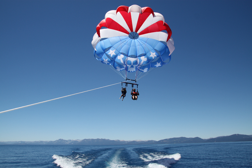 Parasailing In the Algarve - Algarve Yacht Cruise